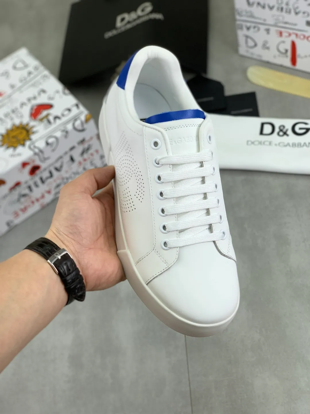 Men's shoes 💰P520💰 [New model] The latest hot style, top original quality, the official website is synchronized with "DOLCE&GABBANA [Dolce & Gabbana] ~ High quality." The effect is low-top casual DG men's shoes, loved by many celebrities, using high-end imported first-layer calfskin with punched logo design + cowhide feet, simple and elegant, perfectly interpreting the latest inspiration for shoes, integrating classics and fashion, luxury dreams, and fashion. Suitable for drivers, light and comfortable to drive, light and breathable for outdoor travel, high-end quality, trustworthy, 3️⃣color🉑️choice! Code number: 38-46